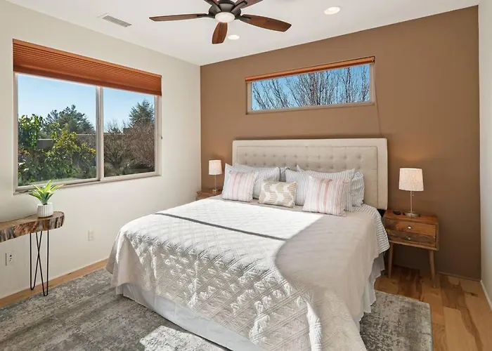 Holiday home Your Personal Wellness Oasis With Red Rock Views, Private Sauna And Nearby Trails