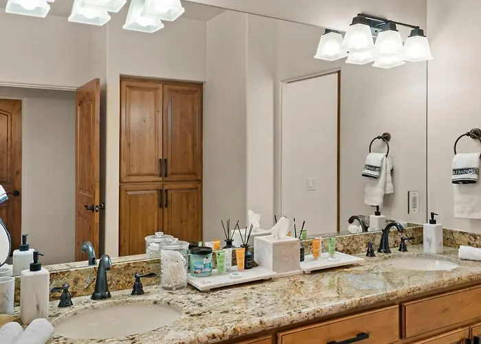 Your Personal Wellness Oasis With Red Rock Views, Private Sauna And Nearby Trails *